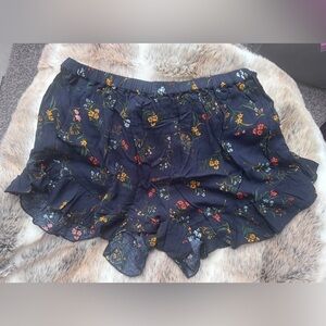 NWT Knot Sisters Black High Waist Shorts with Ruffled Hem Size Small